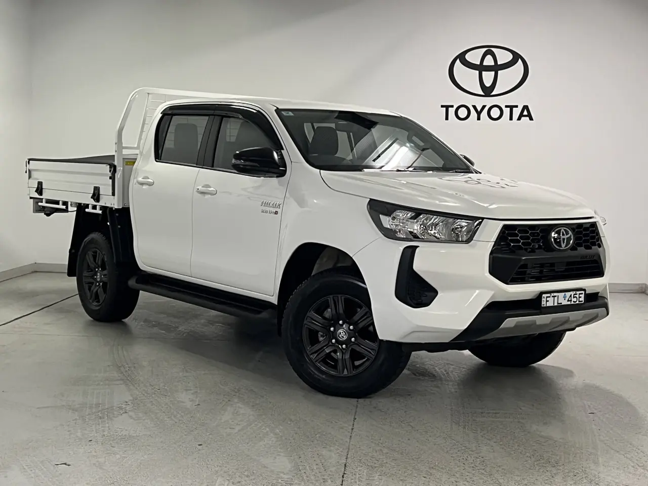 2025 TOYOTA HILUX Gallery Image 1