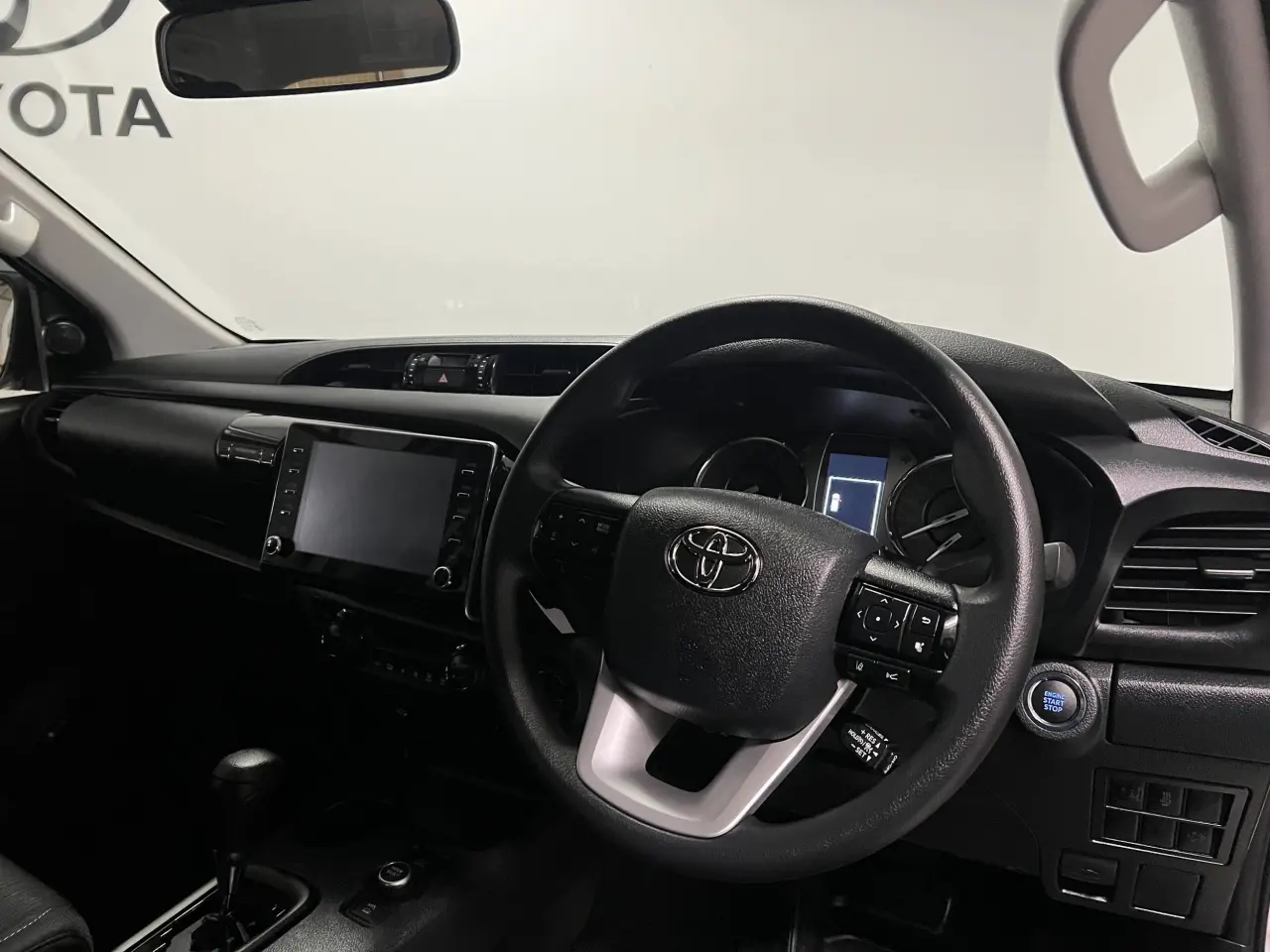 2025 TOYOTA HILUX Gallery Image 10