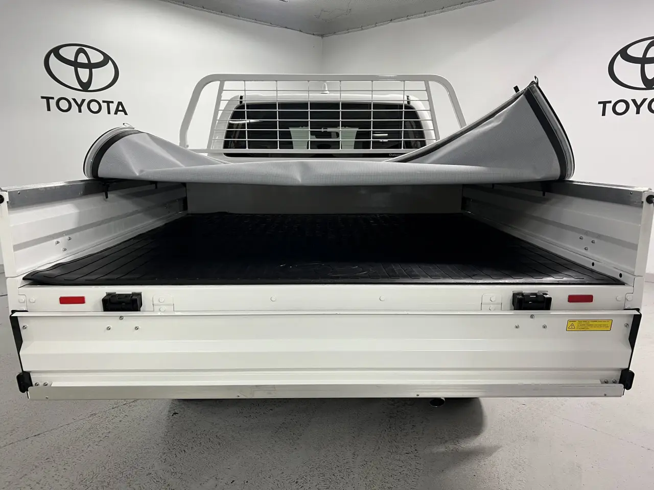 2025 TOYOTA HILUX Gallery Image 12