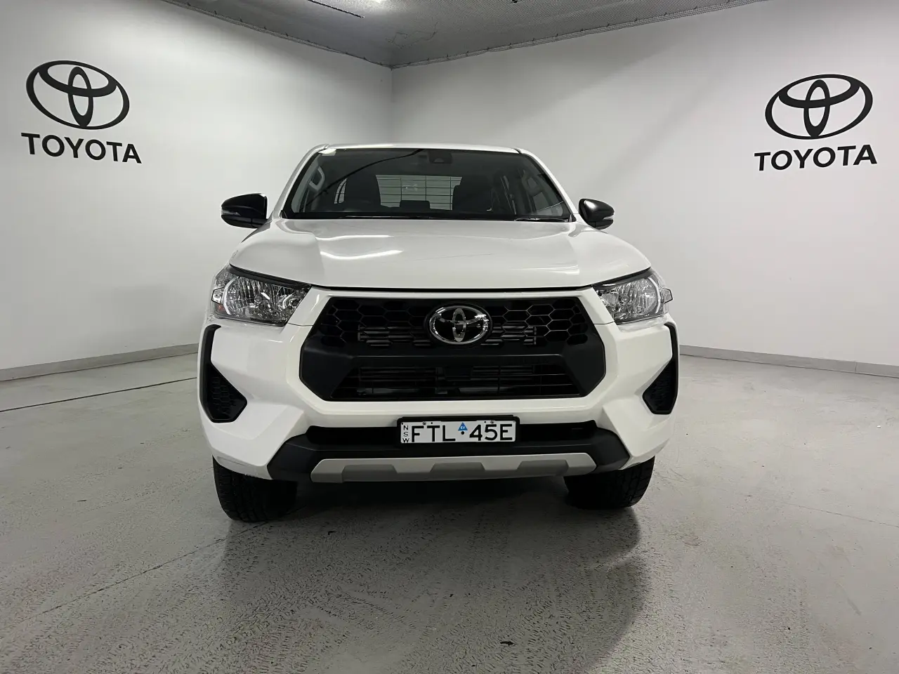2025 TOYOTA HILUX Gallery Image 2