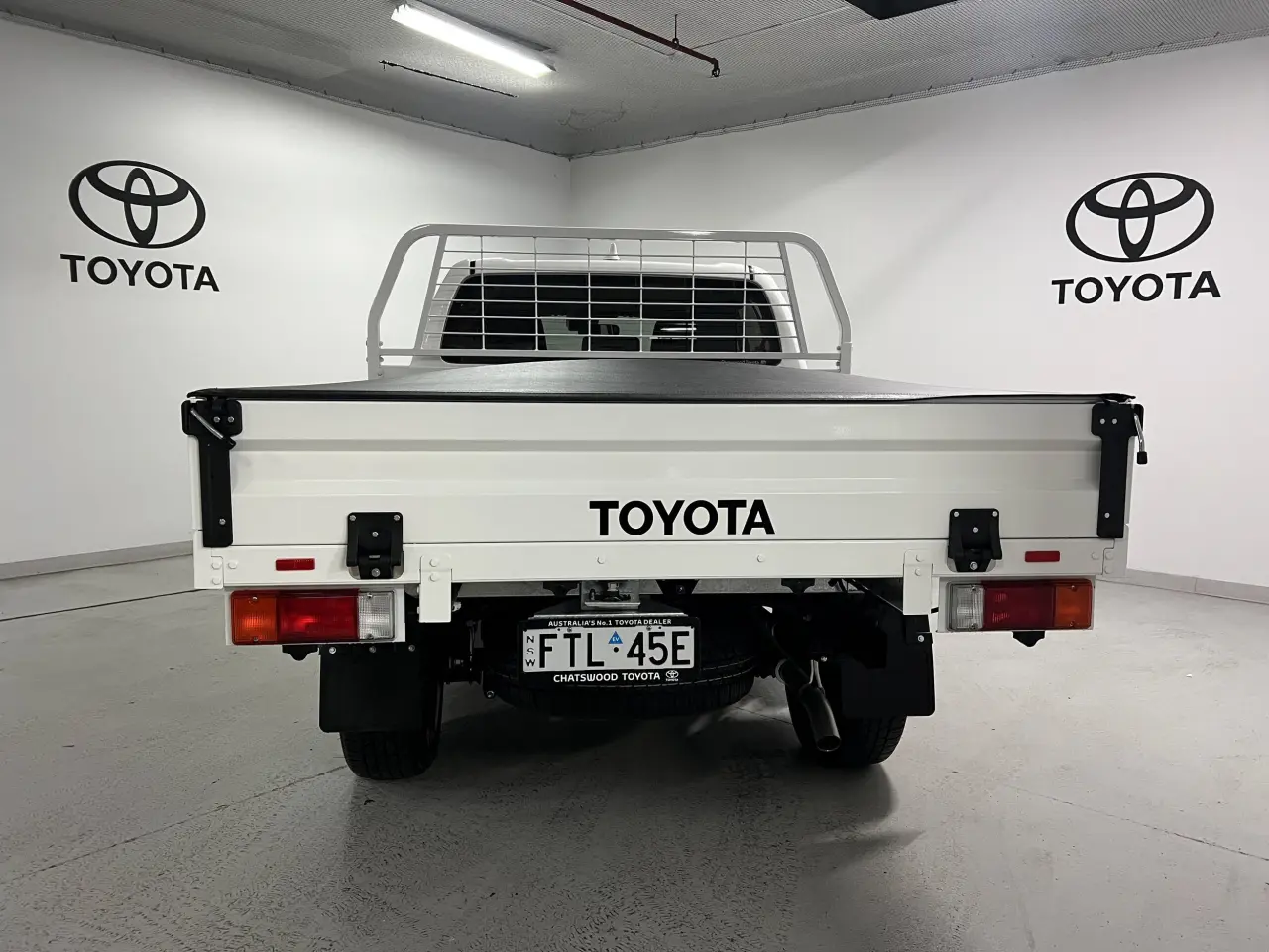 2025 TOYOTA HILUX Gallery Image 6