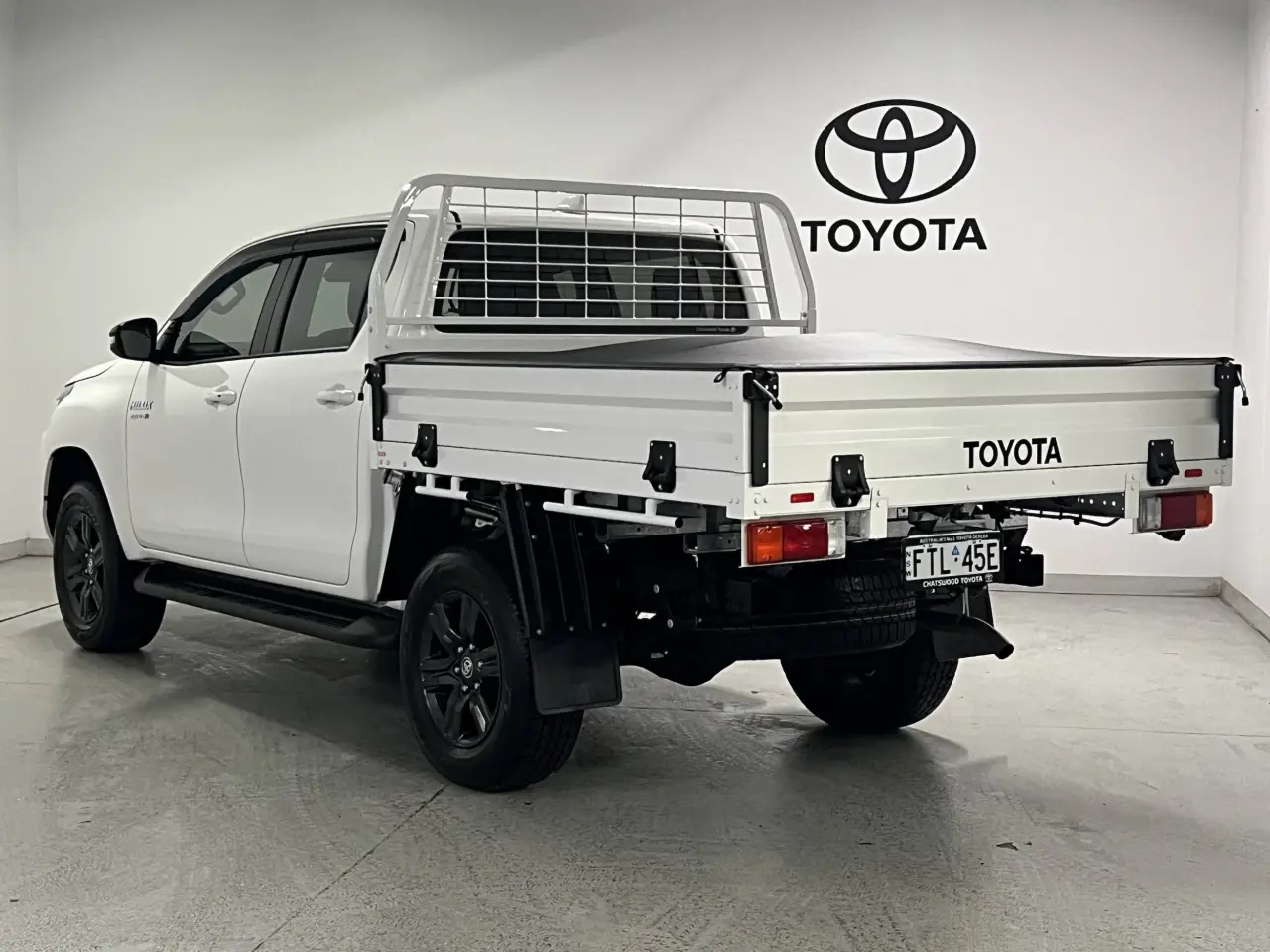 2025 TOYOTA HILUX Gallery Image 8