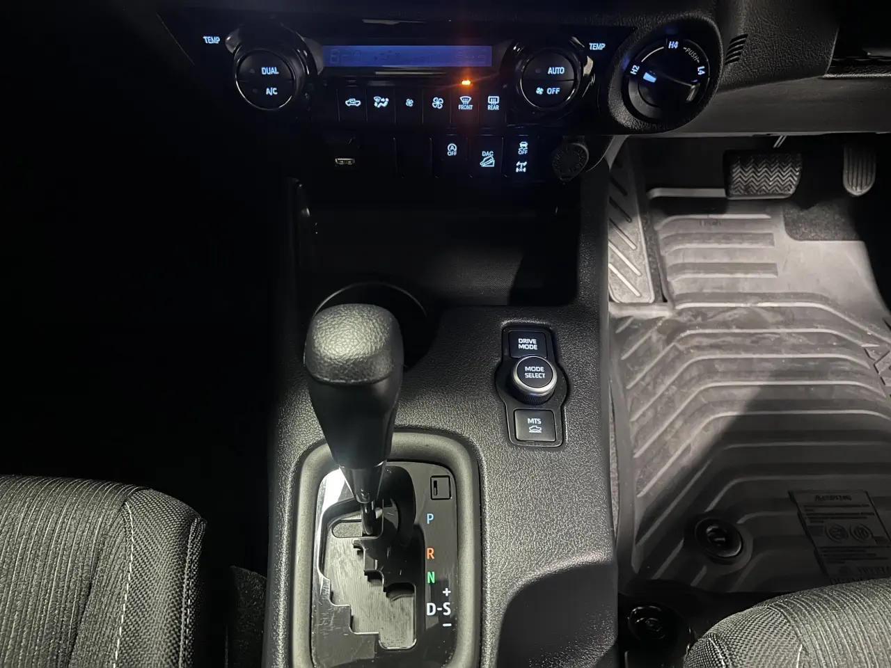 2025 TOYOTA HILUX Gallery Image 19