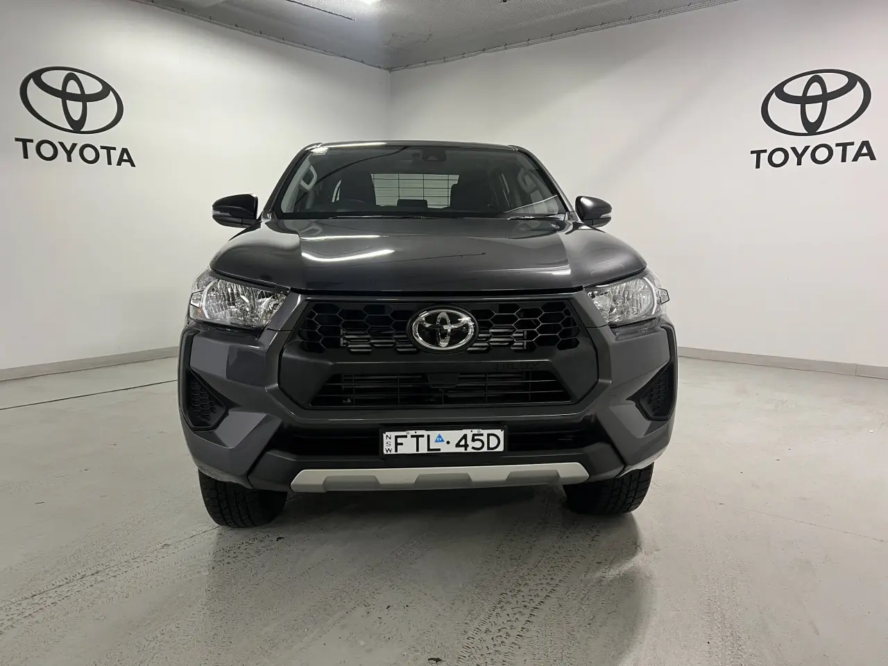 2025 TOYOTA HILUX Gallery Image 2
