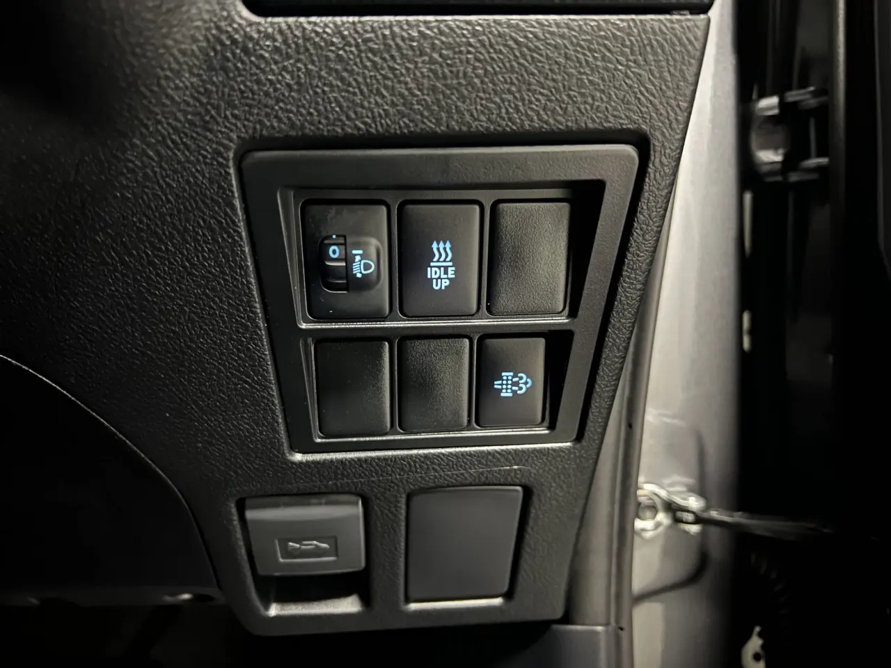 2025 TOYOTA HILUX Gallery Image 20