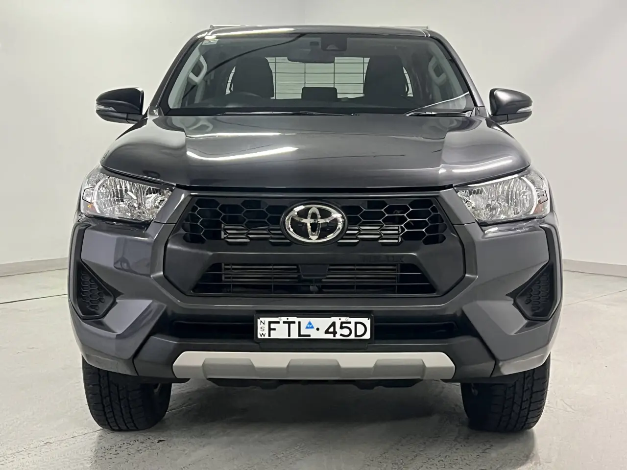 2025 TOYOTA HILUX Gallery Image 3