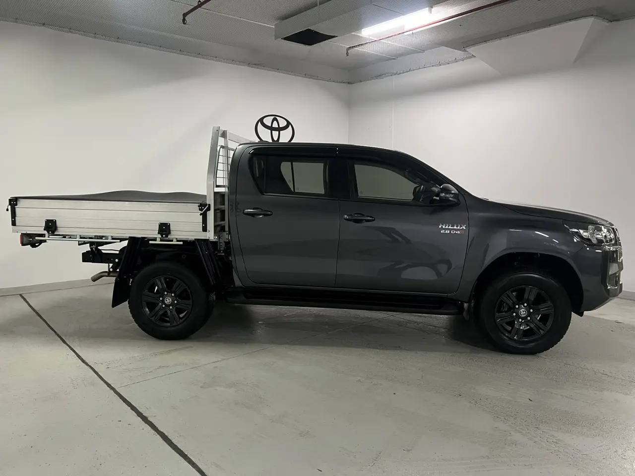 2025 TOYOTA HILUX Gallery Image 4