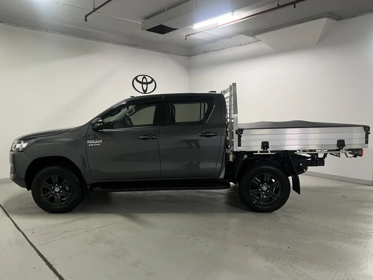 2025 TOYOTA HILUX Gallery Image 9