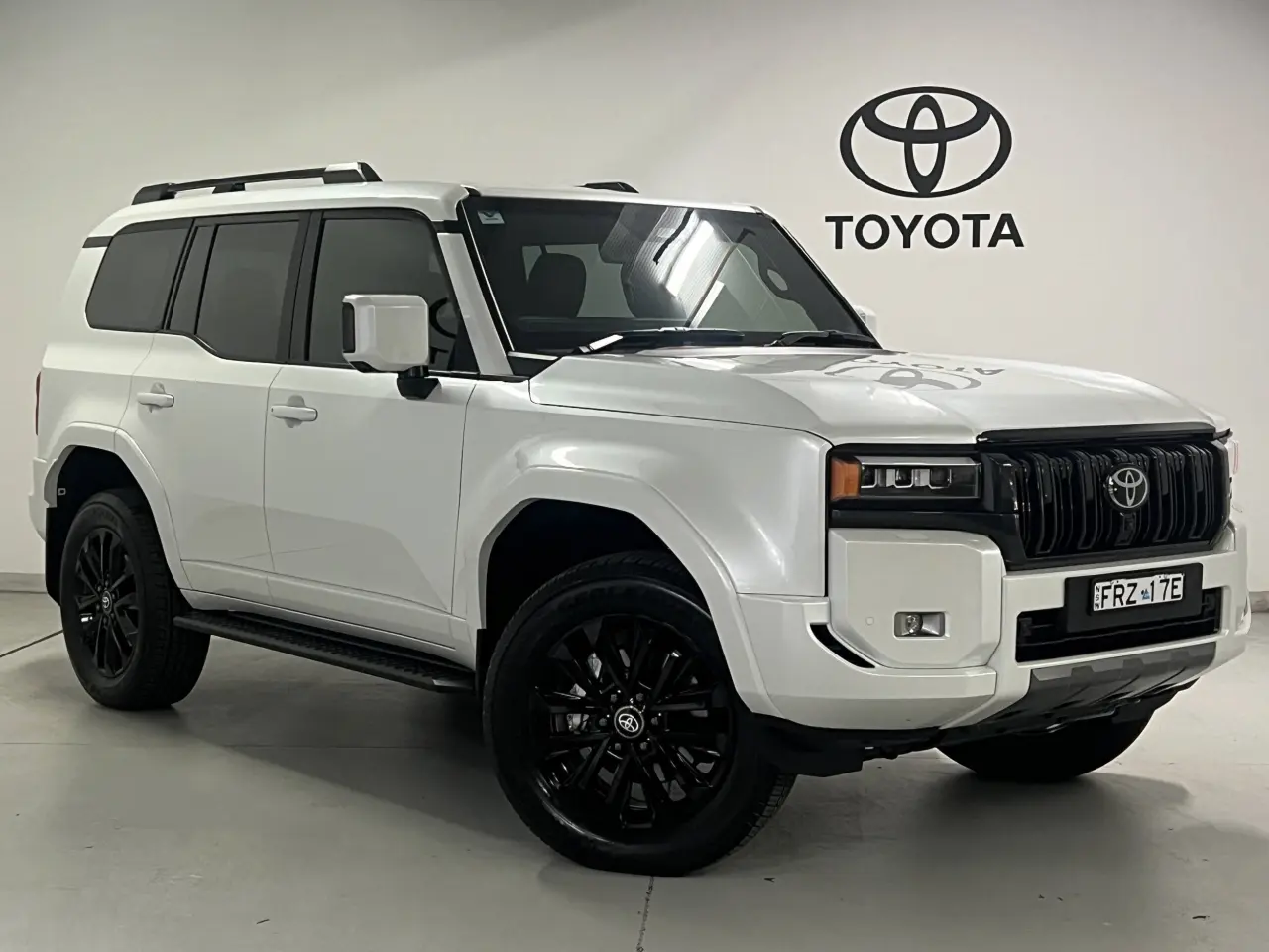 2025 TOYOTA PRADO Gallery Image 1