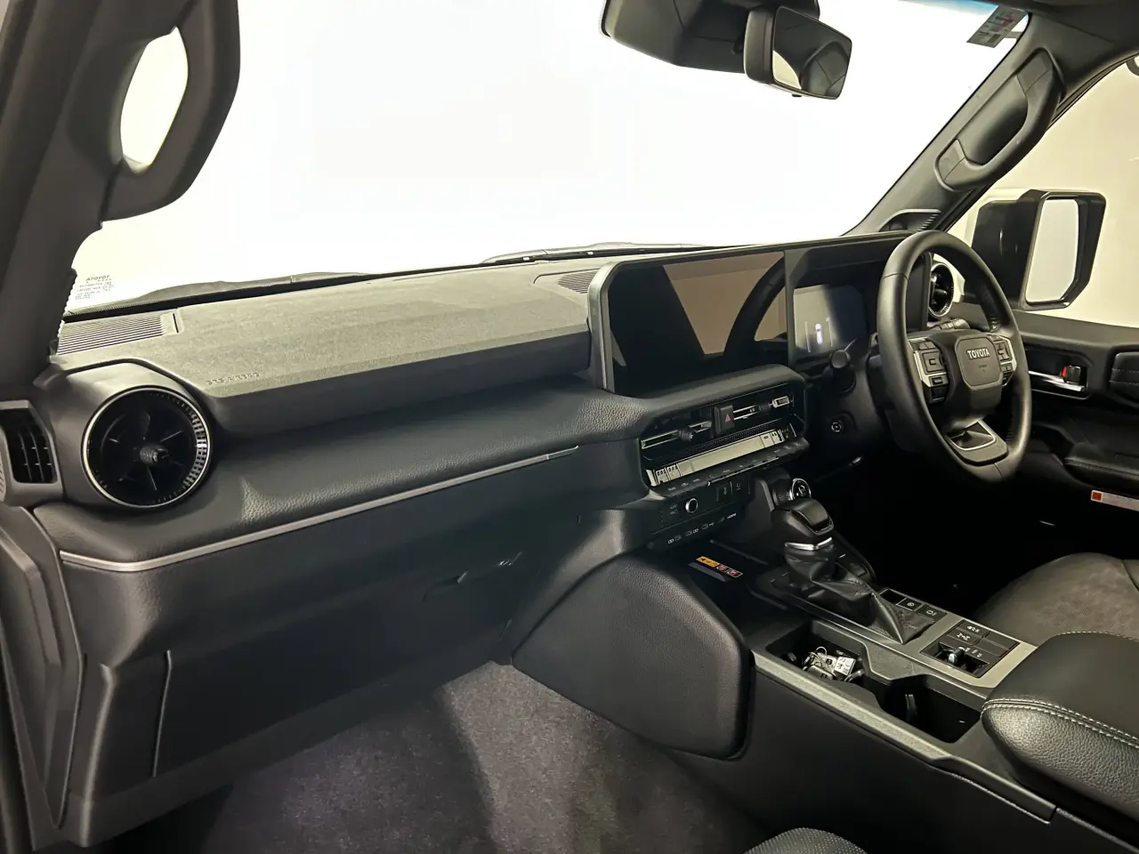 2025 TOYOTA PRADO Gallery Image 15
