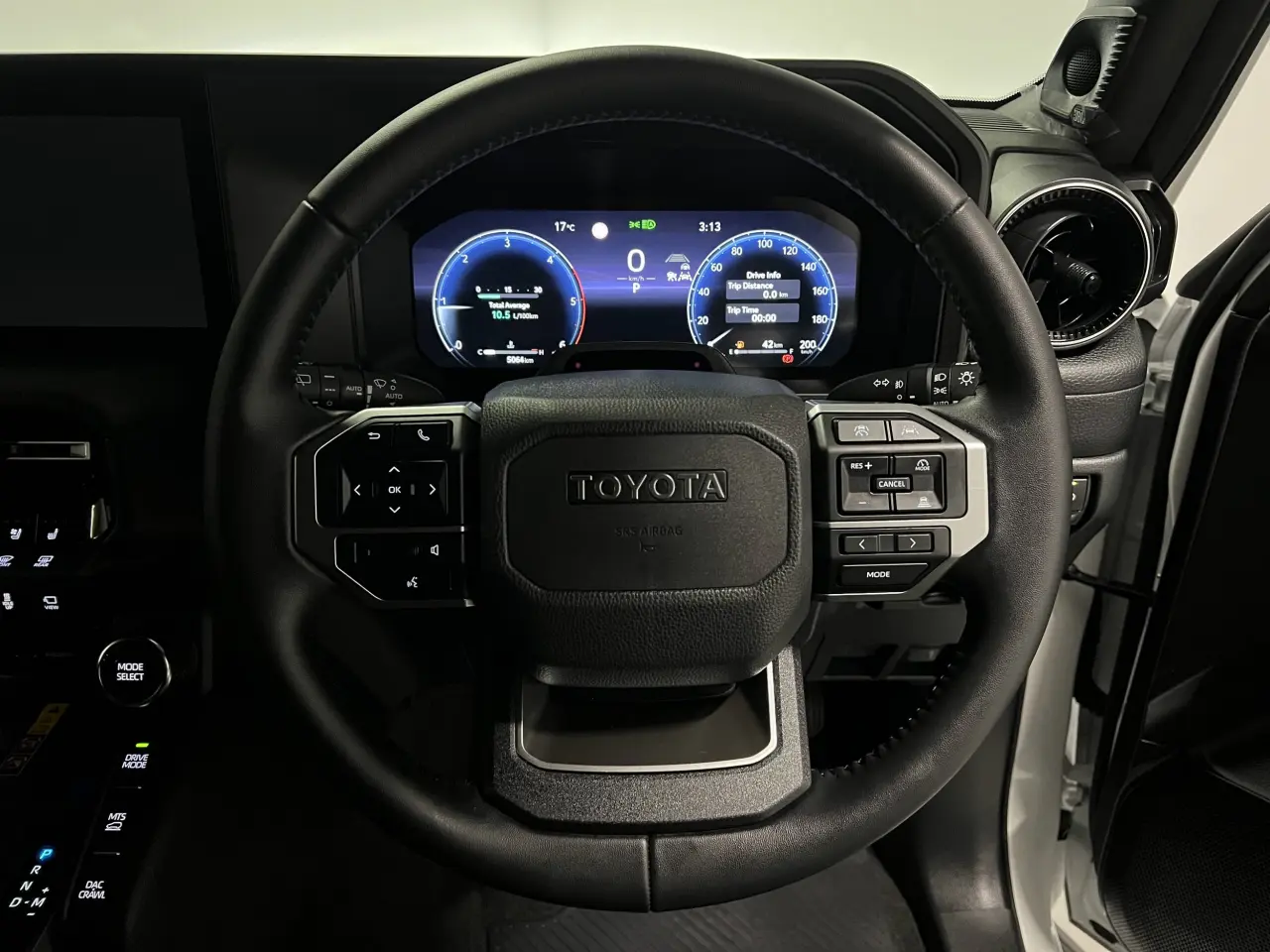 2025 TOYOTA PRADO Gallery Image 17