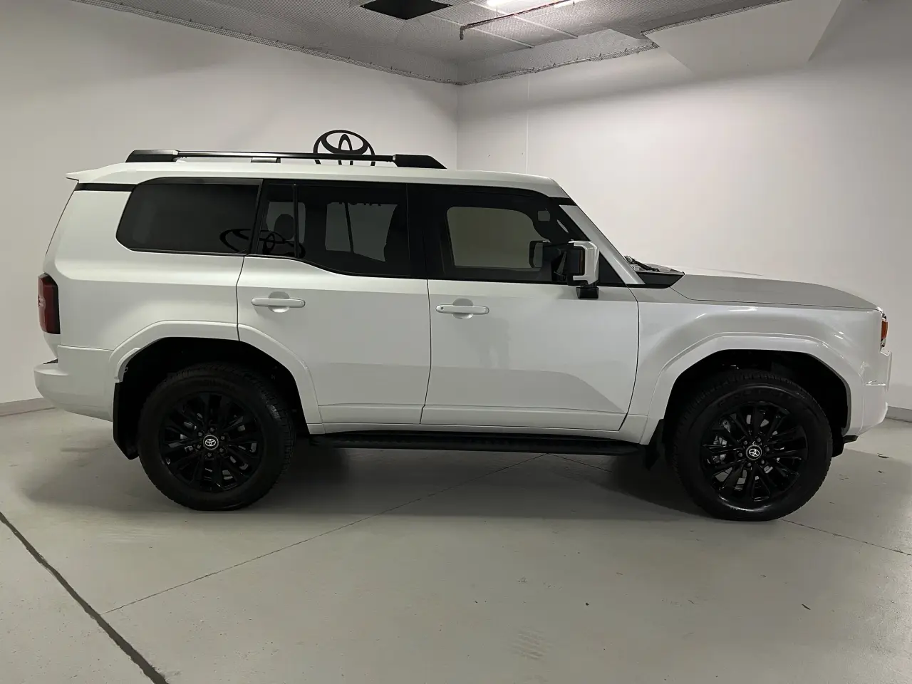 2025 TOYOTA PRADO Gallery Image 4