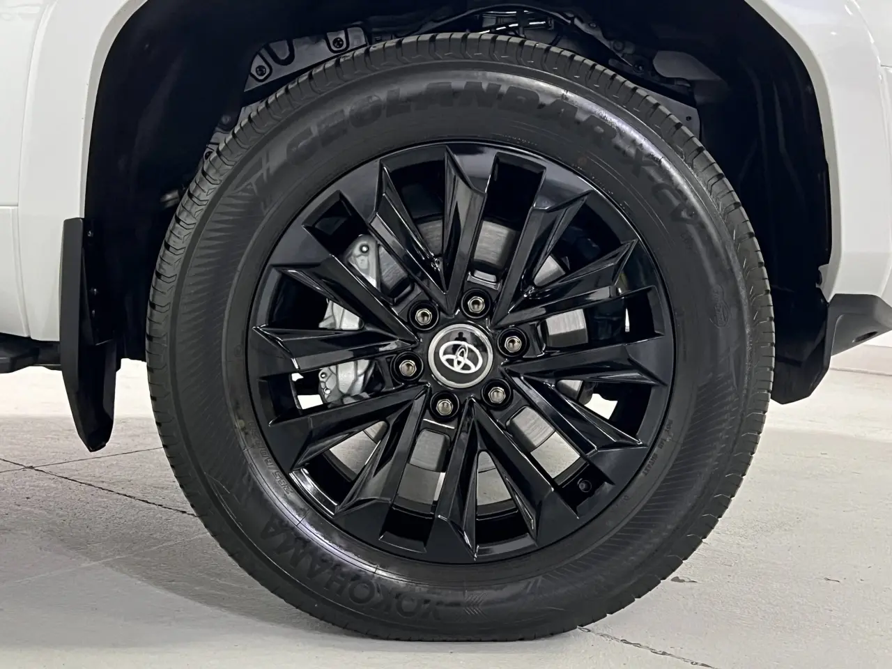 2025 TOYOTA PRADO Gallery Image 5