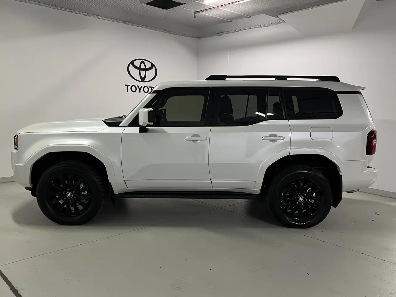2025 TOYOTA PRADO Gallery Image 9