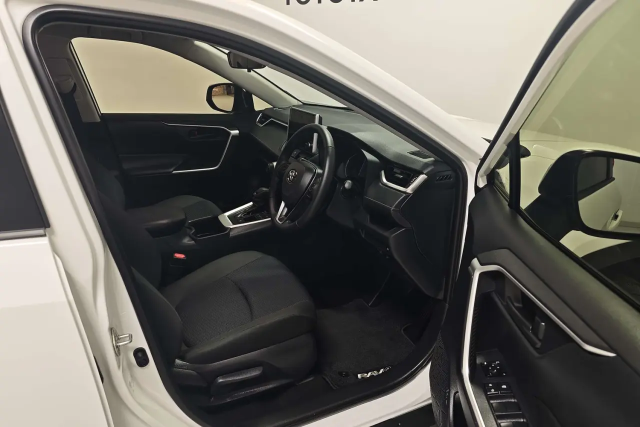 2025 Toyota RAV4 Gallery Image 10