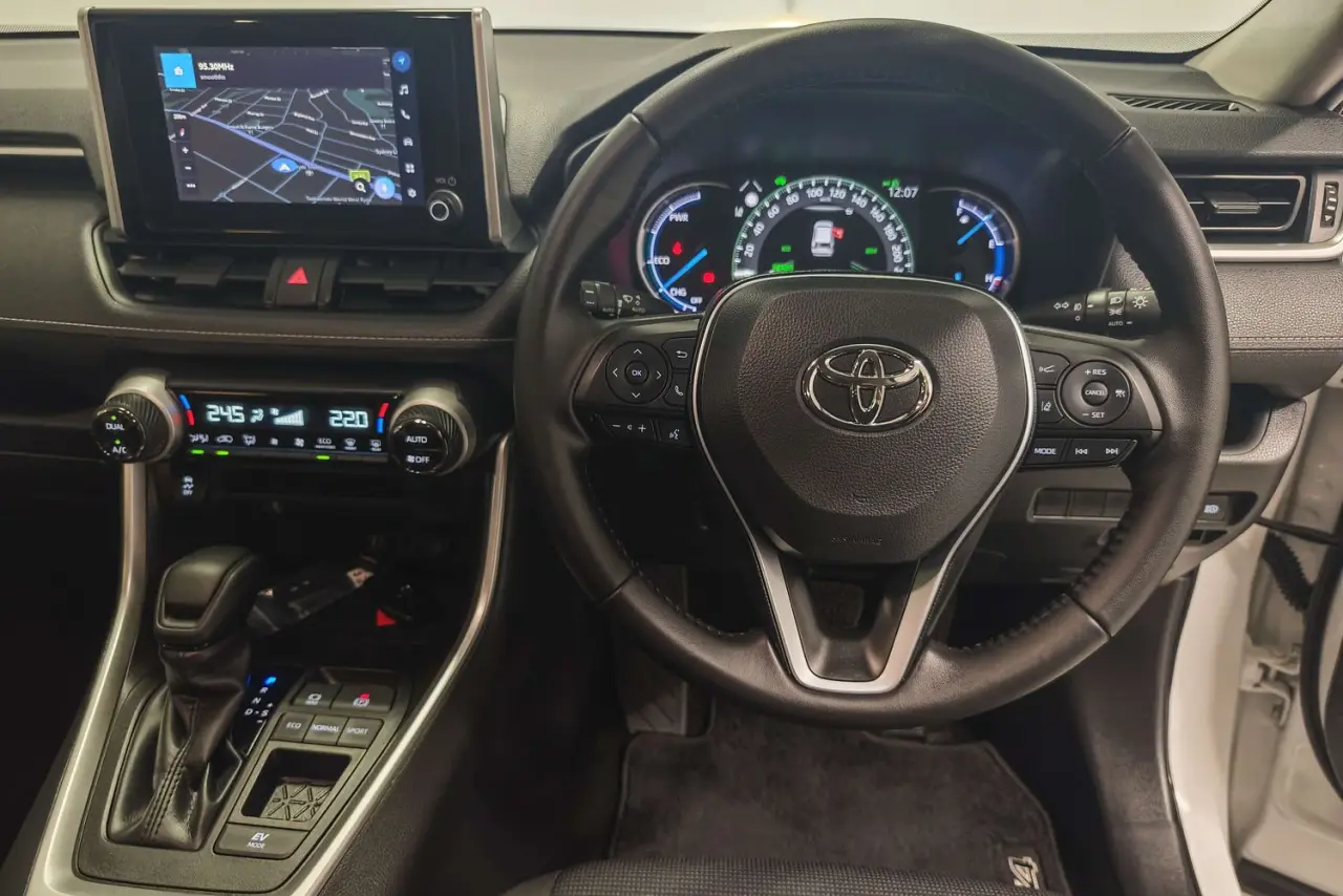 2025 Toyota RAV4 Gallery Image 16