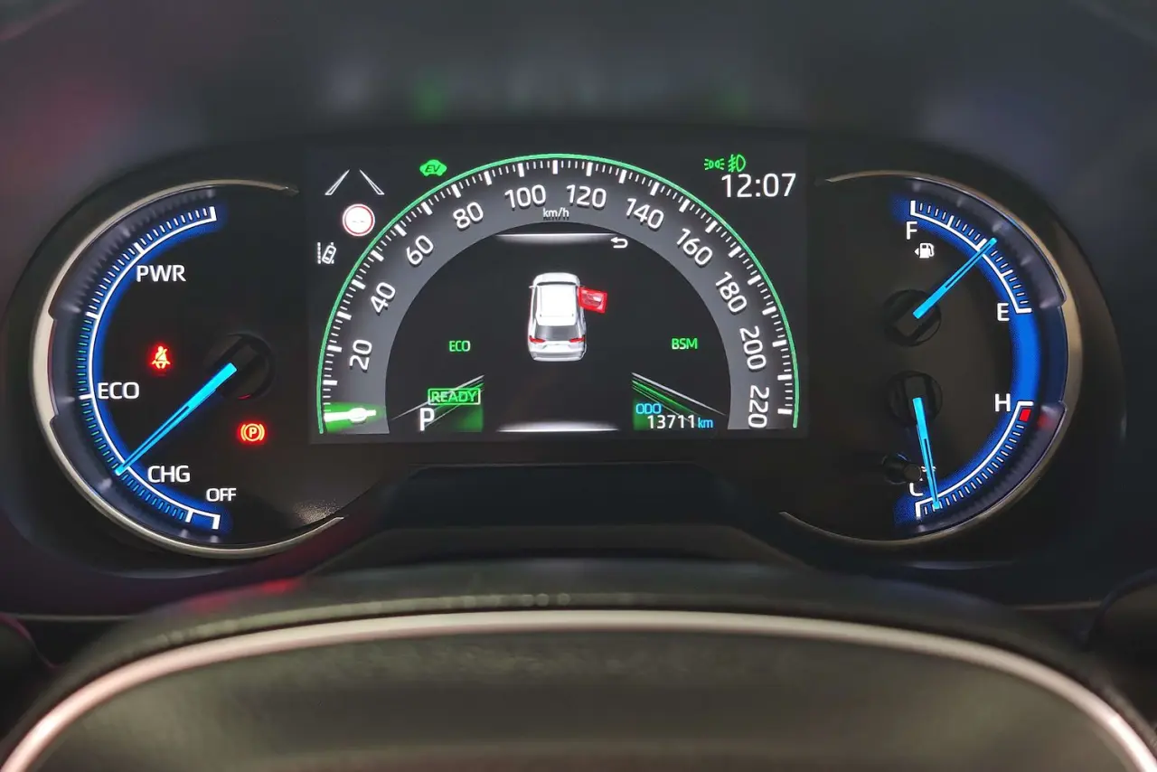 2025 Toyota RAV4 Gallery Image 17