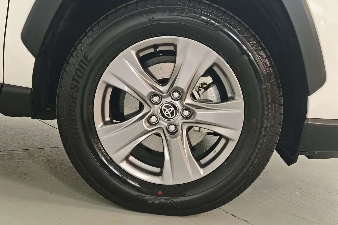 2025 Toyota RAV4 Gallery Image 5