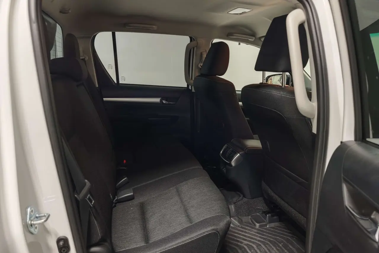 2025 Toyota Hilux Gallery Image 11