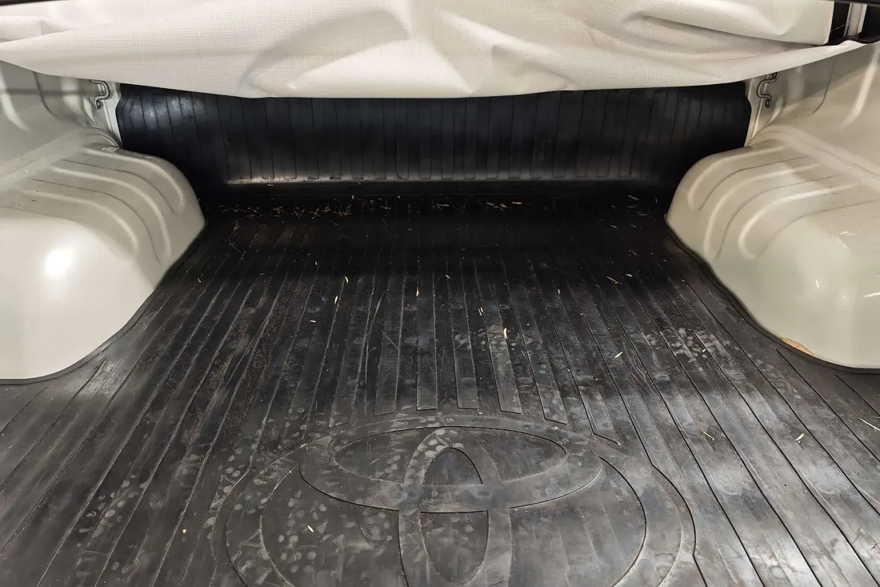 2025 Toyota Hilux Gallery Image 12