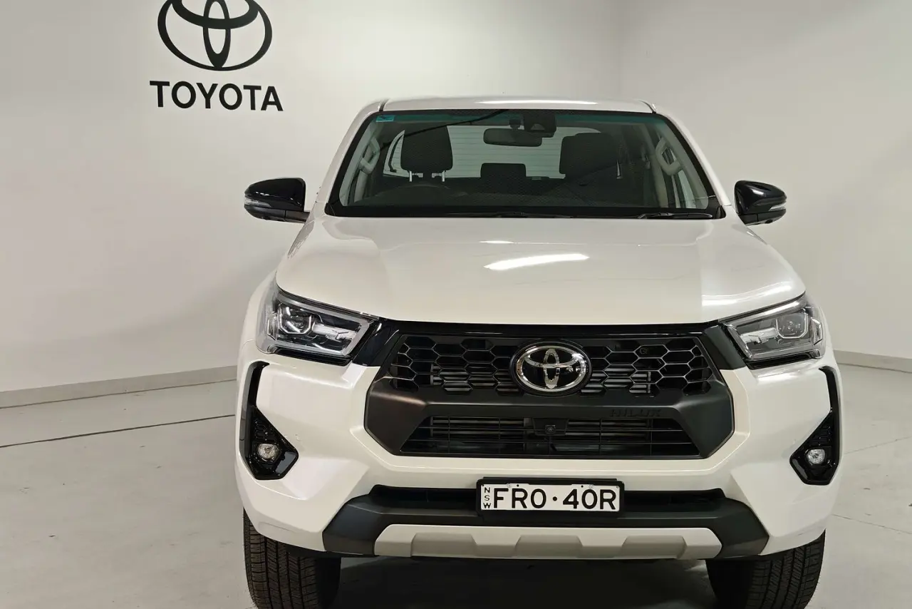 2025 Toyota Hilux Gallery Image 2