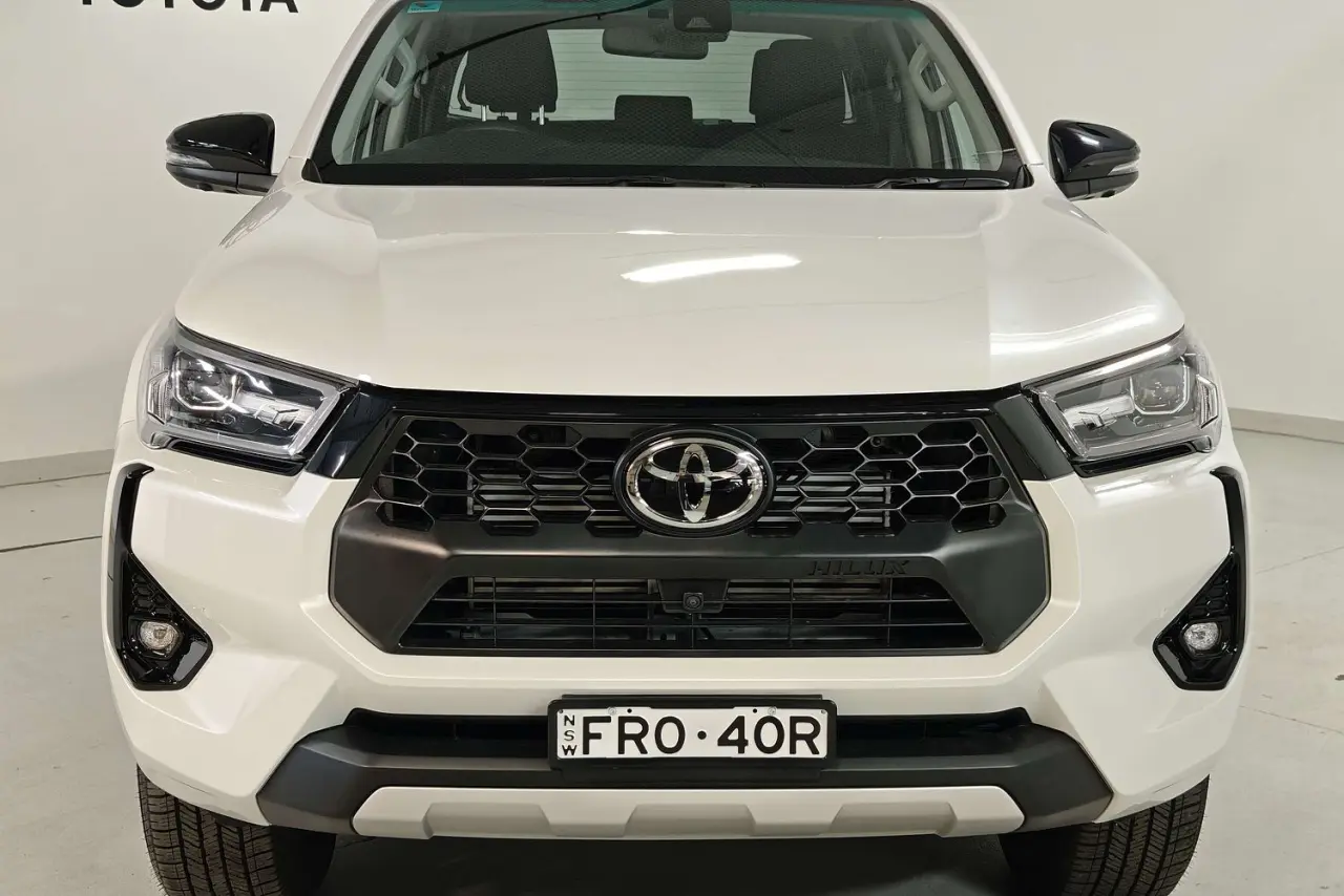 2025 Toyota Hilux Gallery Image 3