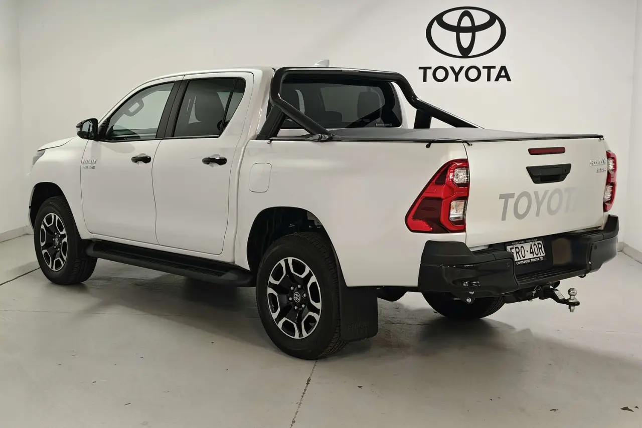 2025 Toyota Hilux Gallery Image 6