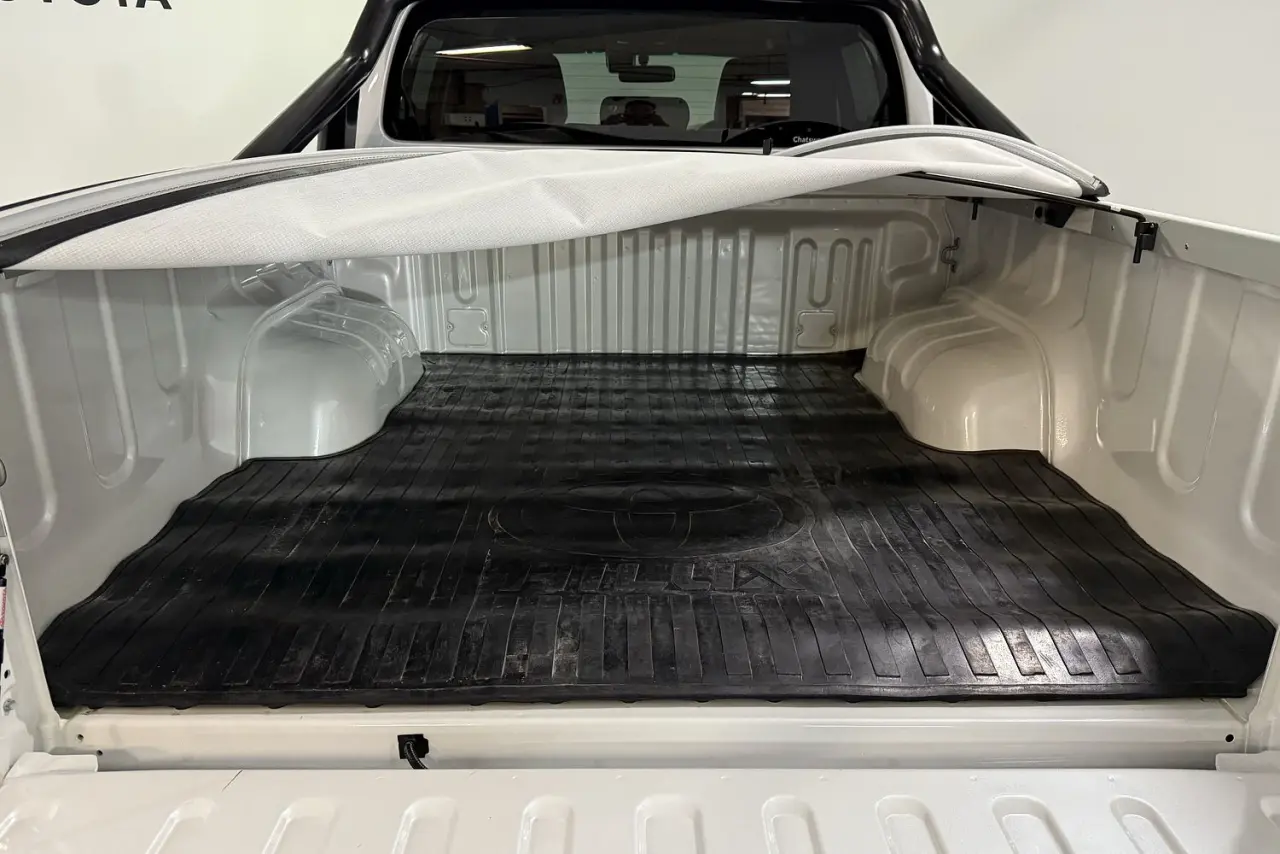 2025 Toyota Hilux Gallery Image 11