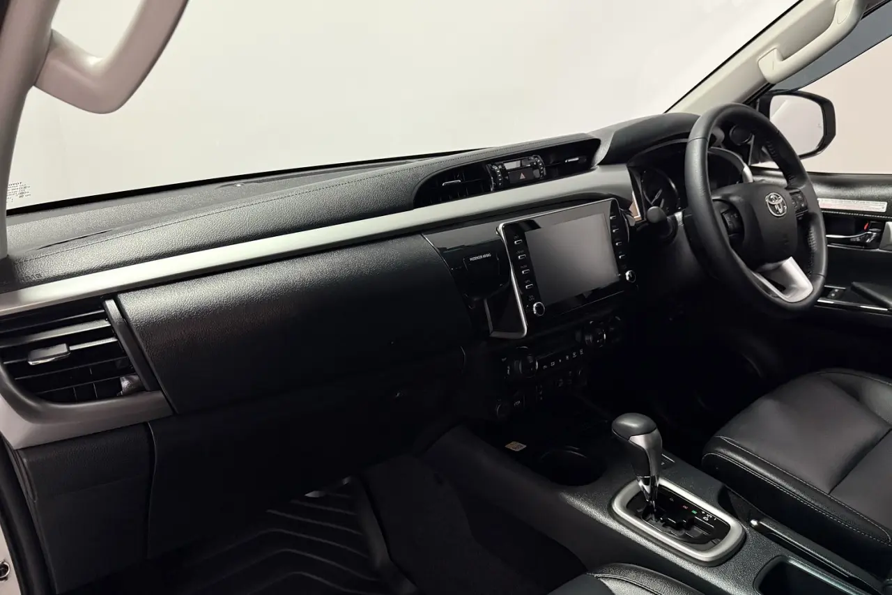 2025 Toyota Hilux Gallery Image 13