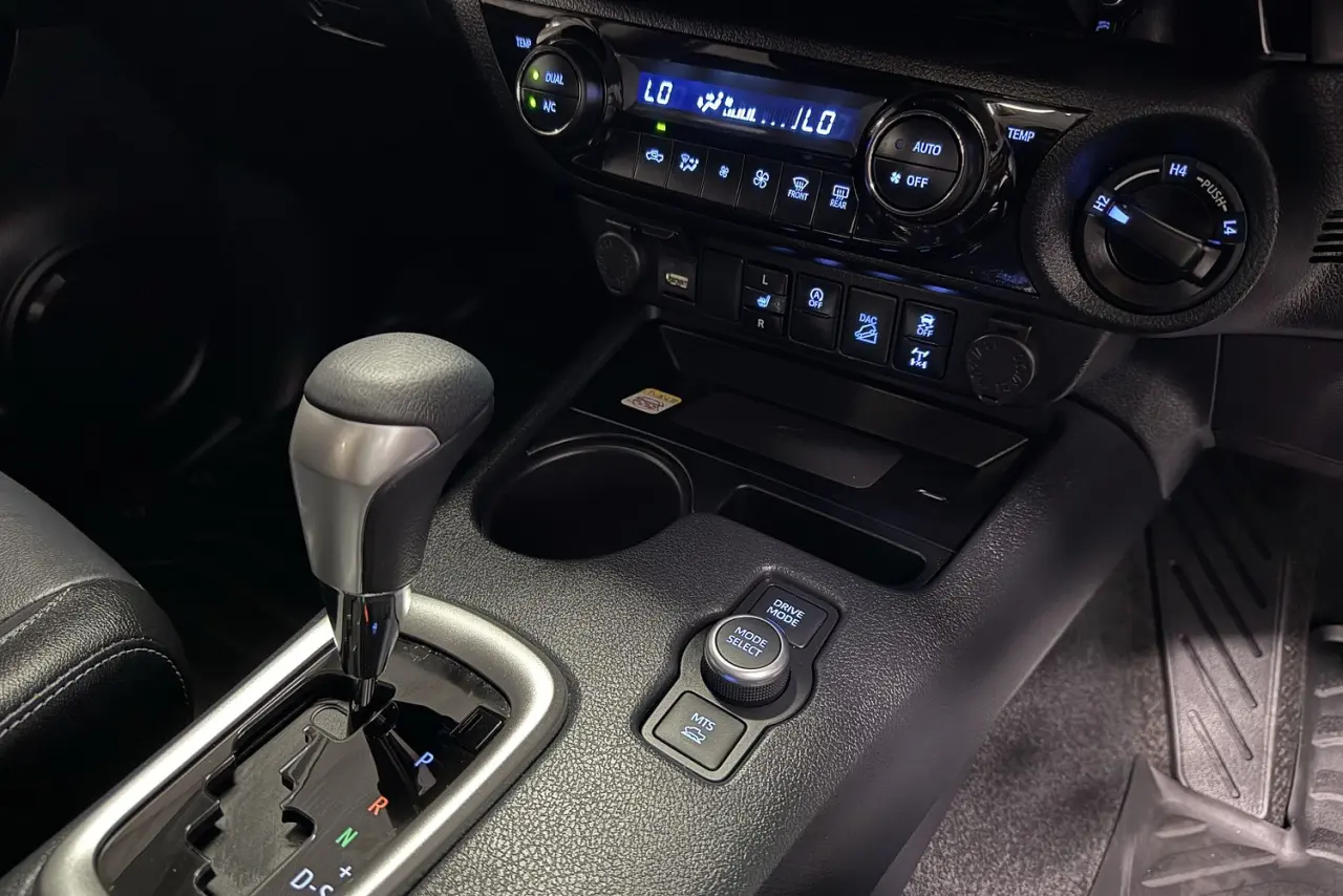 2025 Toyota Hilux Gallery Image 19