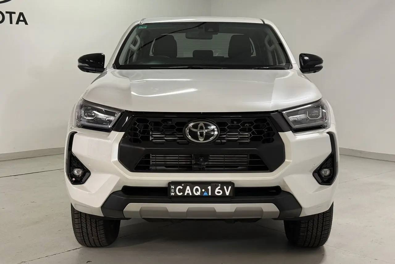2025 Toyota Hilux Gallery Image 2