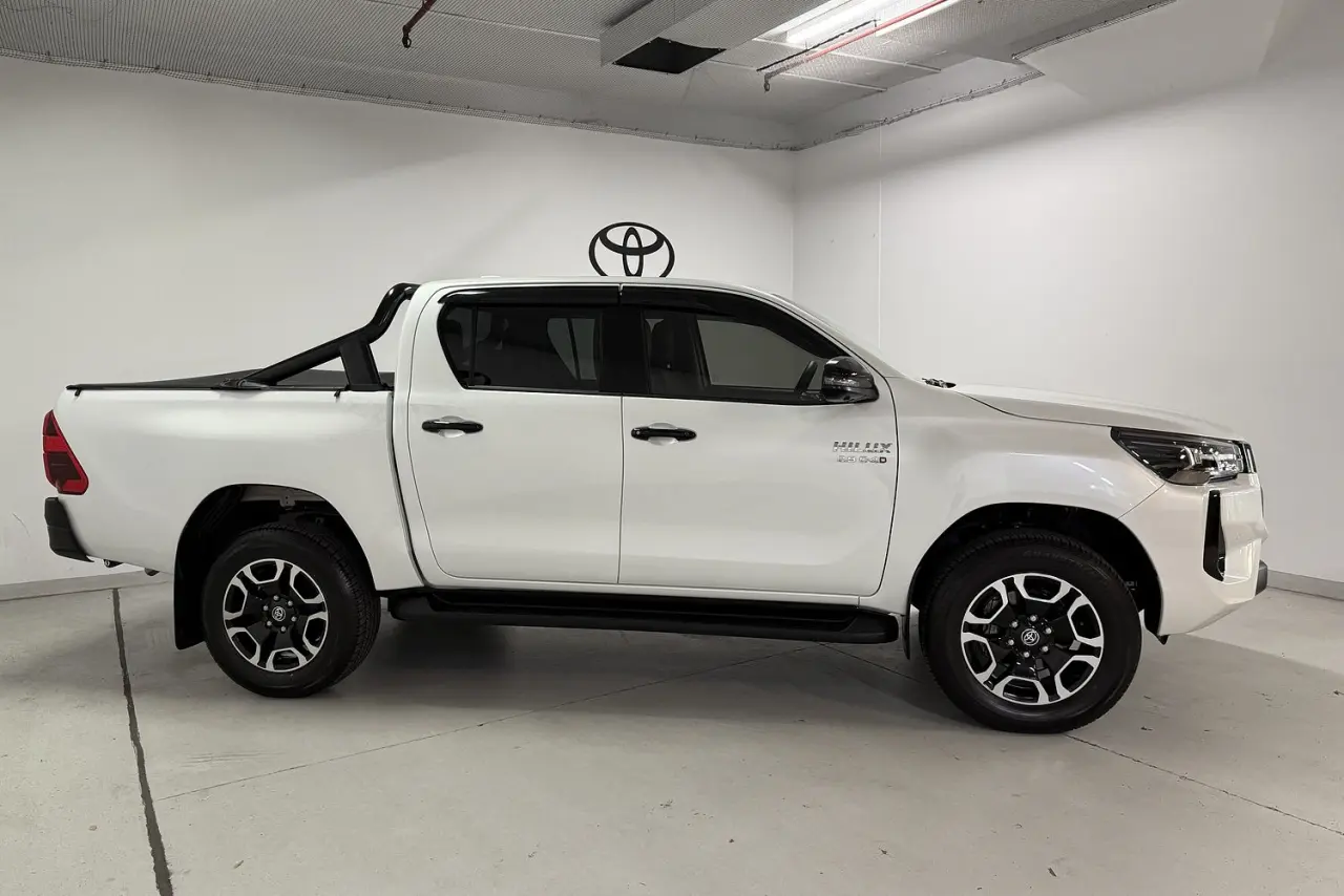 2025 Toyota Hilux Gallery Image 3