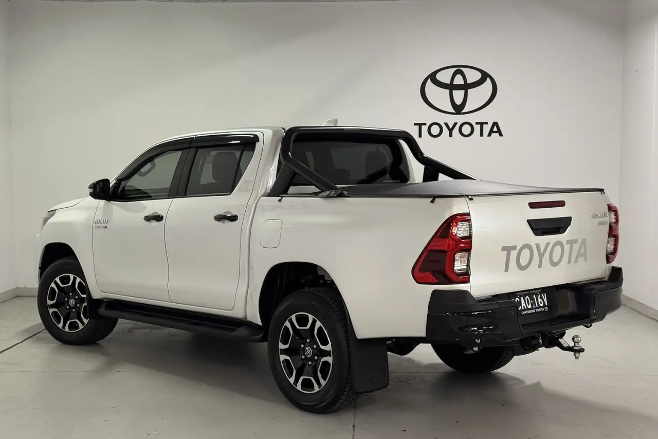 2025 Toyota Hilux Gallery Image 4
