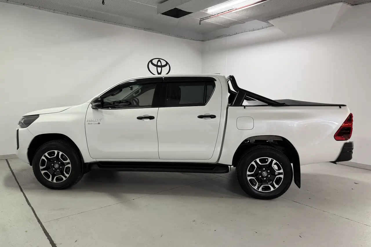 2025 Toyota Hilux Gallery Image 6
