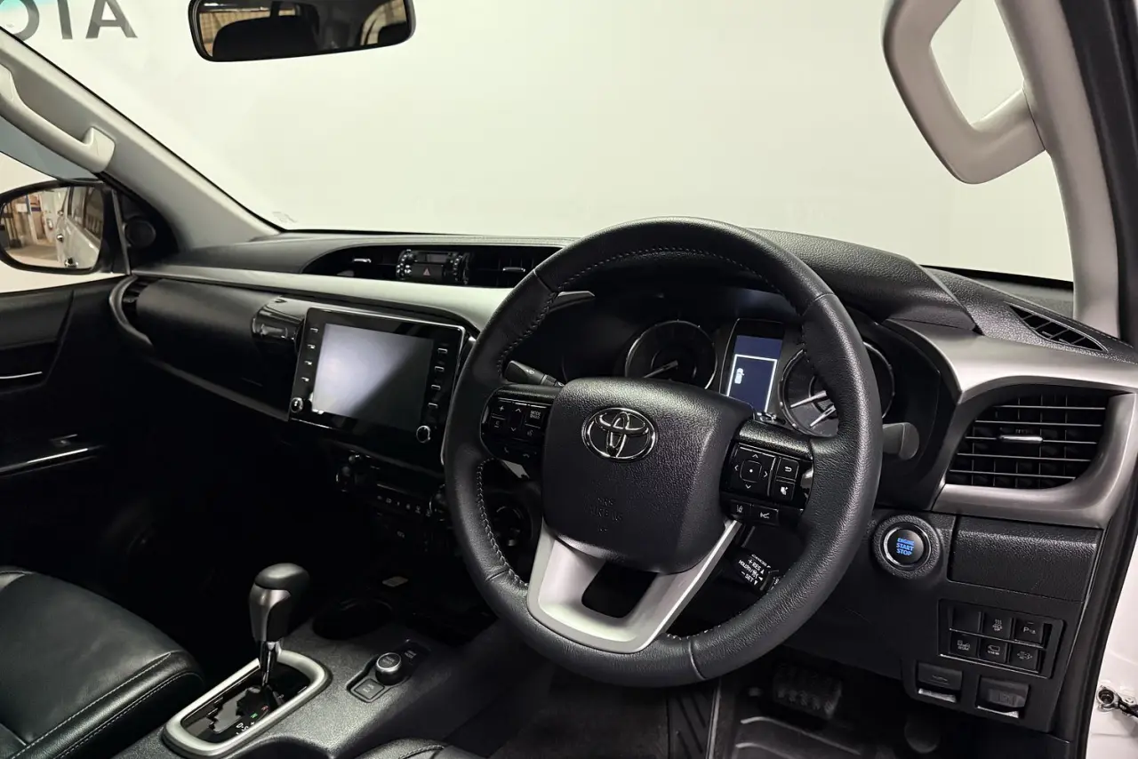 2025 Toyota Hilux Gallery Image 8
