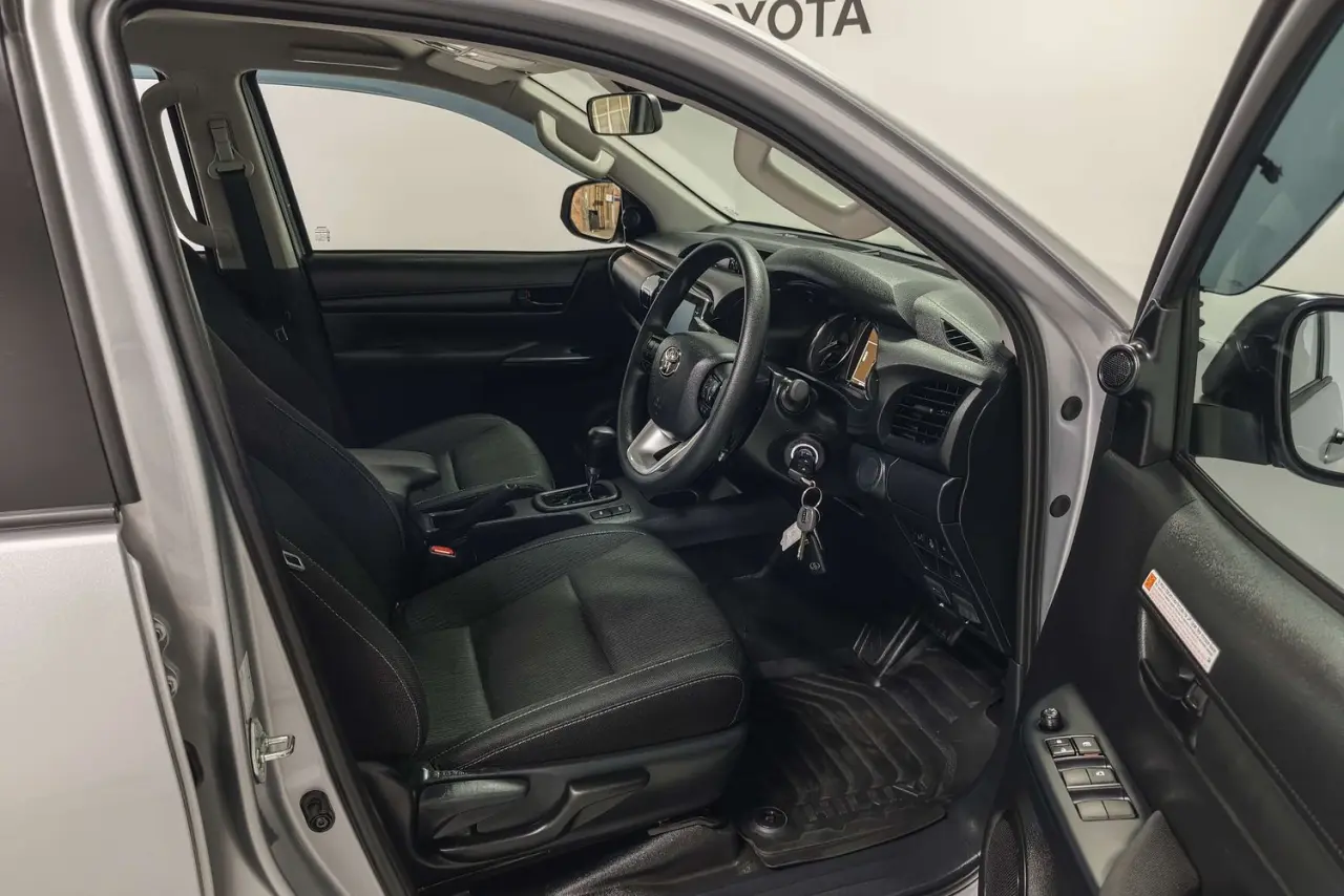 2025 Toyota Hilux Gallery Image 10