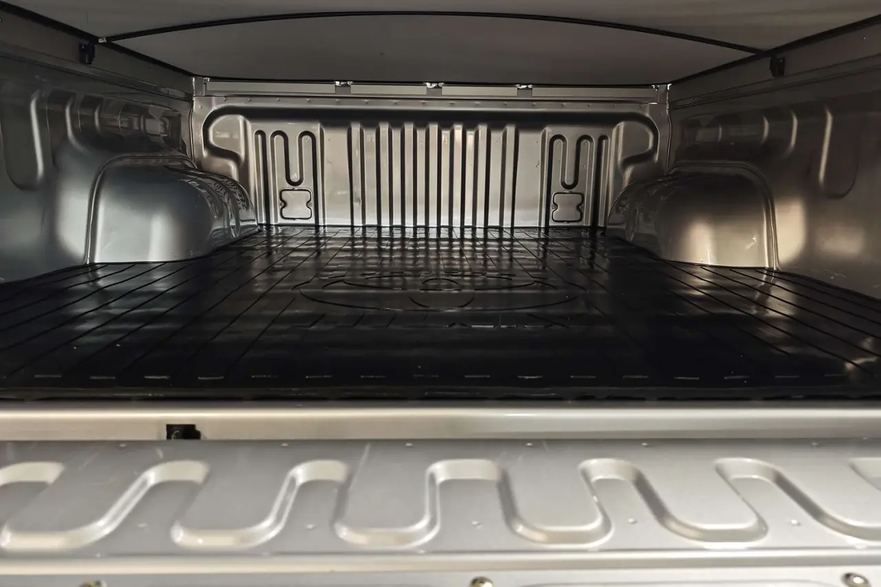 2025 Toyota Hilux Gallery Image 12