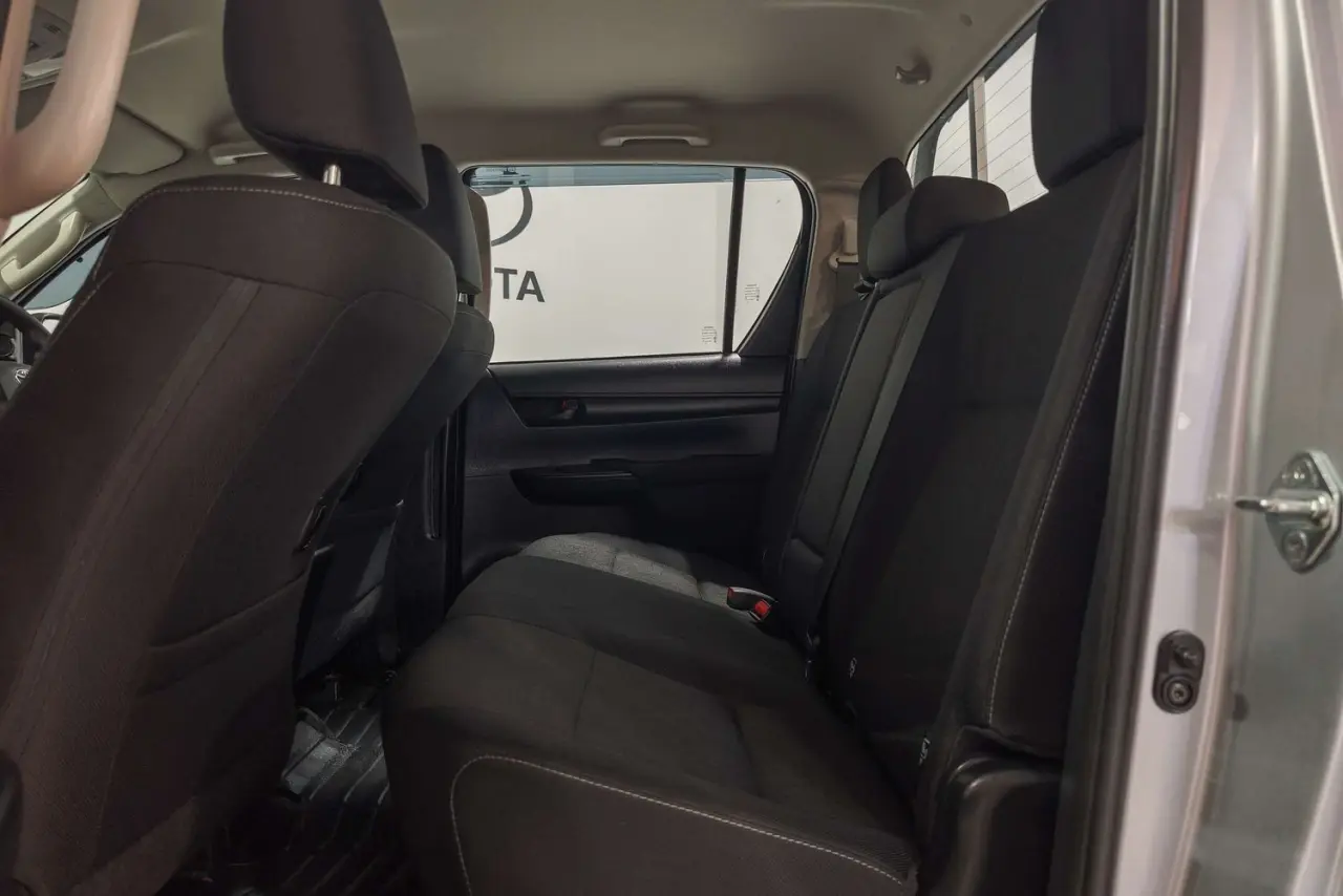 2025 Toyota Hilux Gallery Image 13