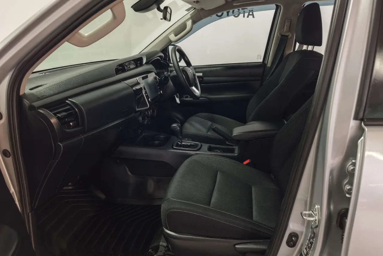 2025 Toyota Hilux Gallery Image 14