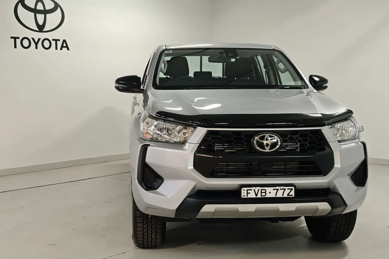 2025 Toyota Hilux Gallery Image 2