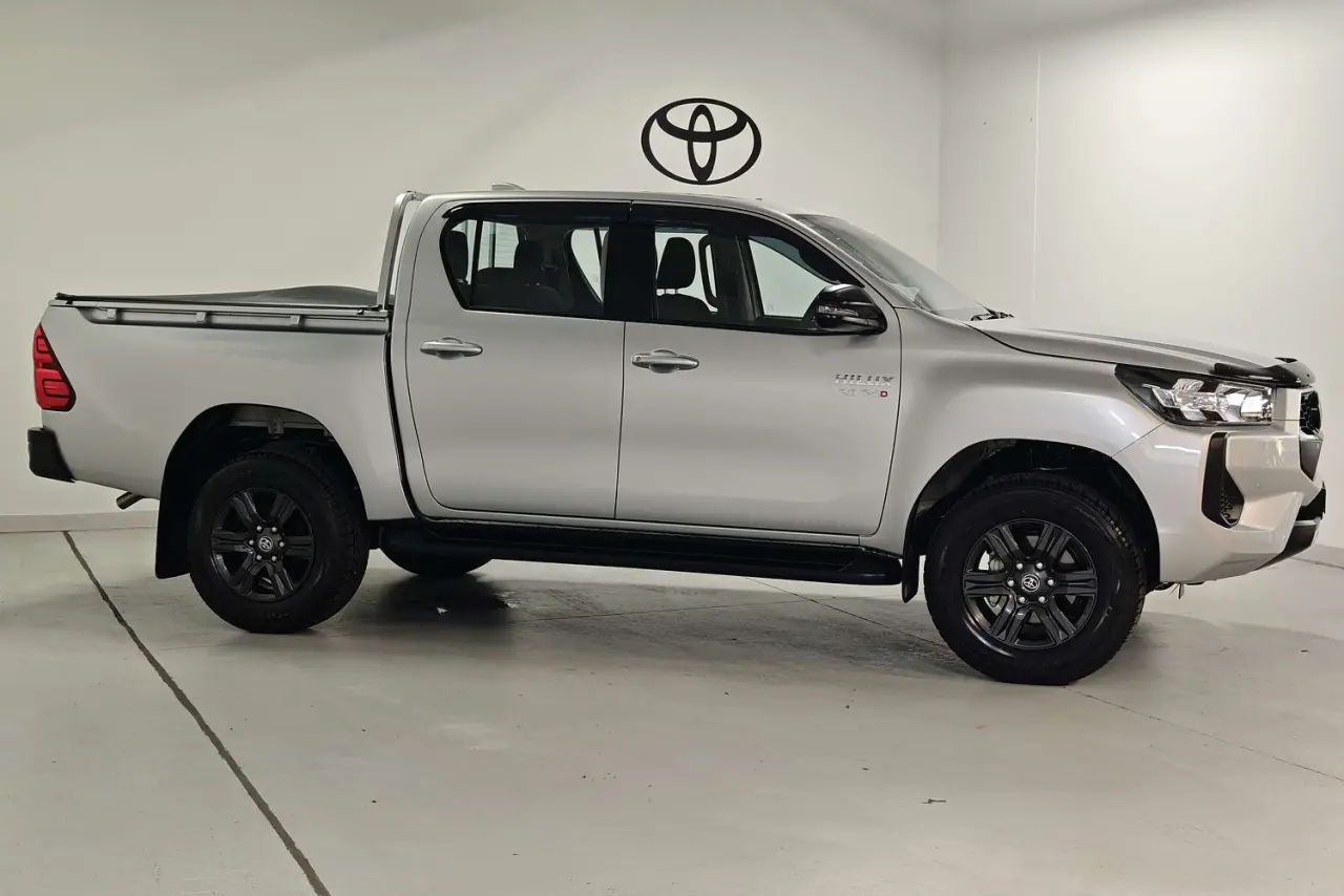 2025 Toyota Hilux Gallery Image 4