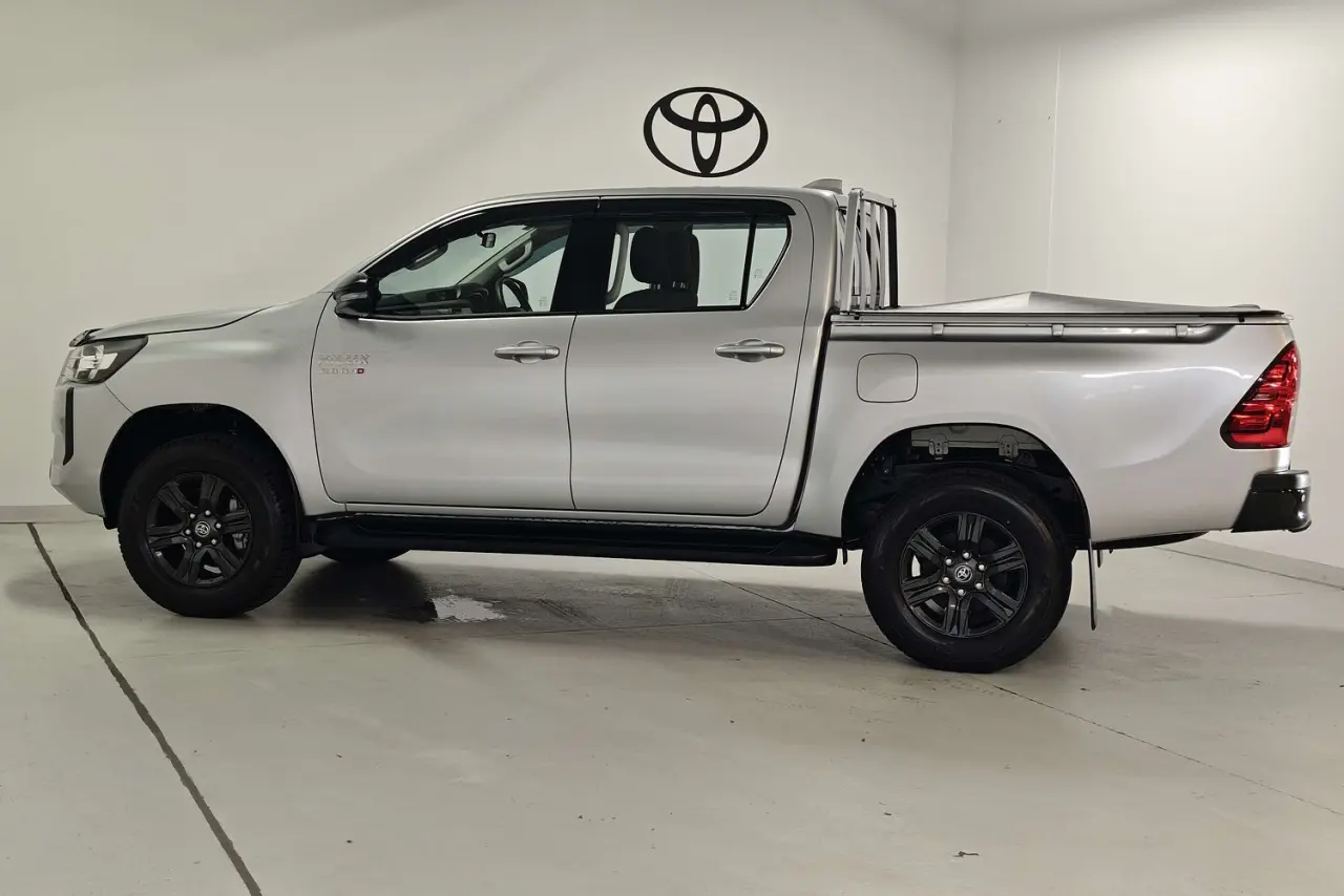 2025 Toyota Hilux Gallery Image 9