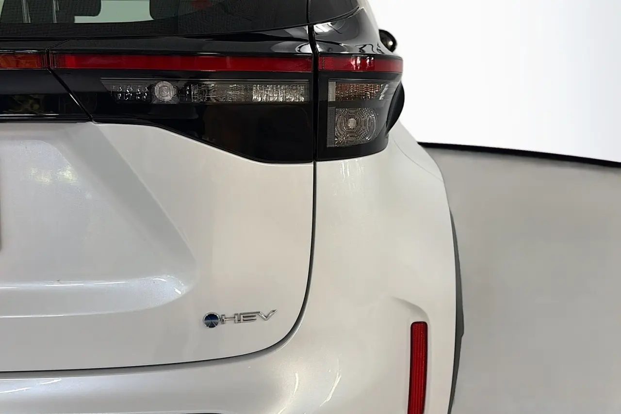2025 Toyota Yaris Cross Gallery Image 9