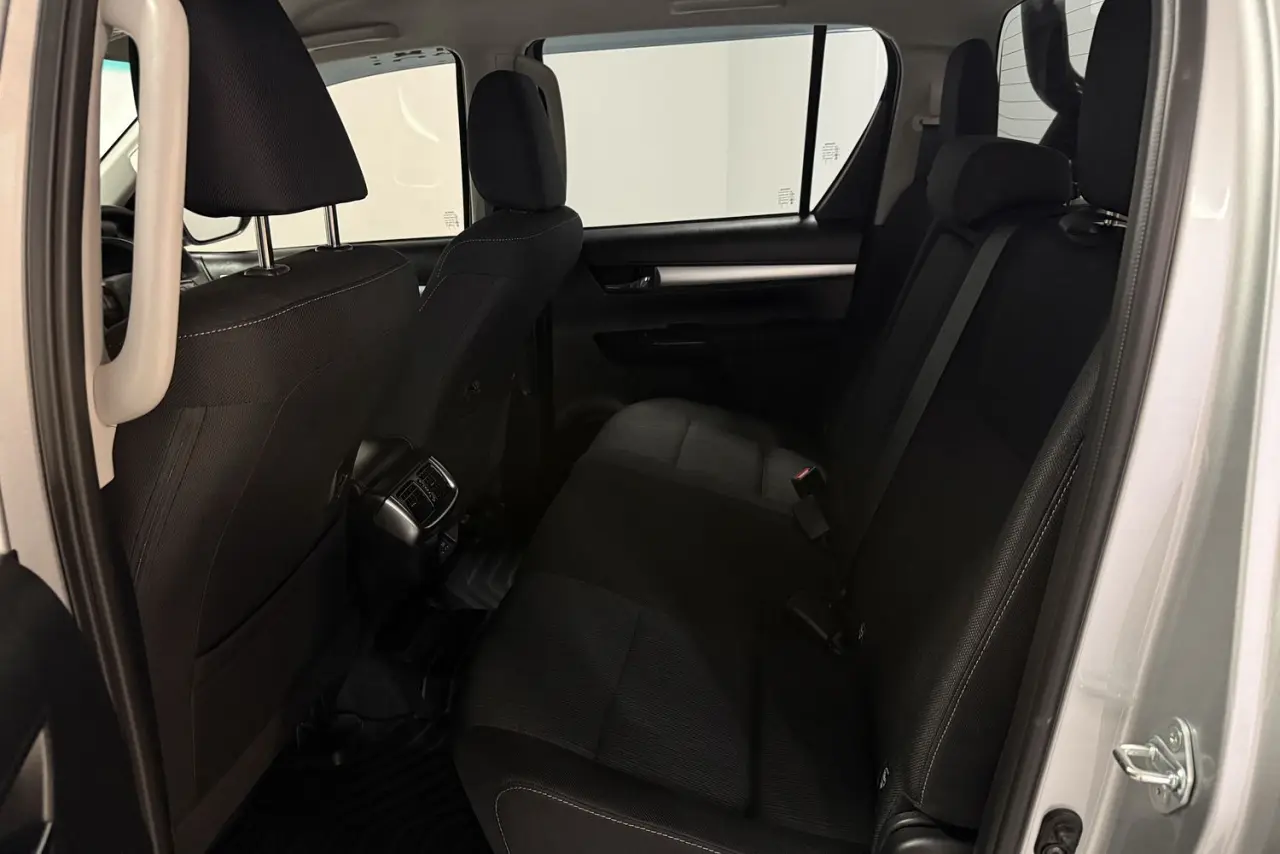 2025 Toyota Hilux Gallery Image 12