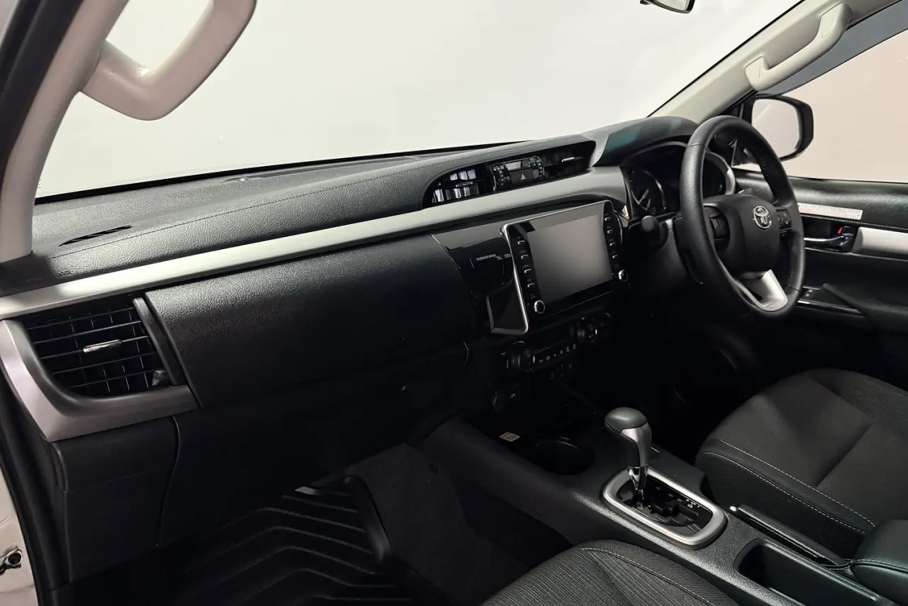 2025 Toyota Hilux Gallery Image 13