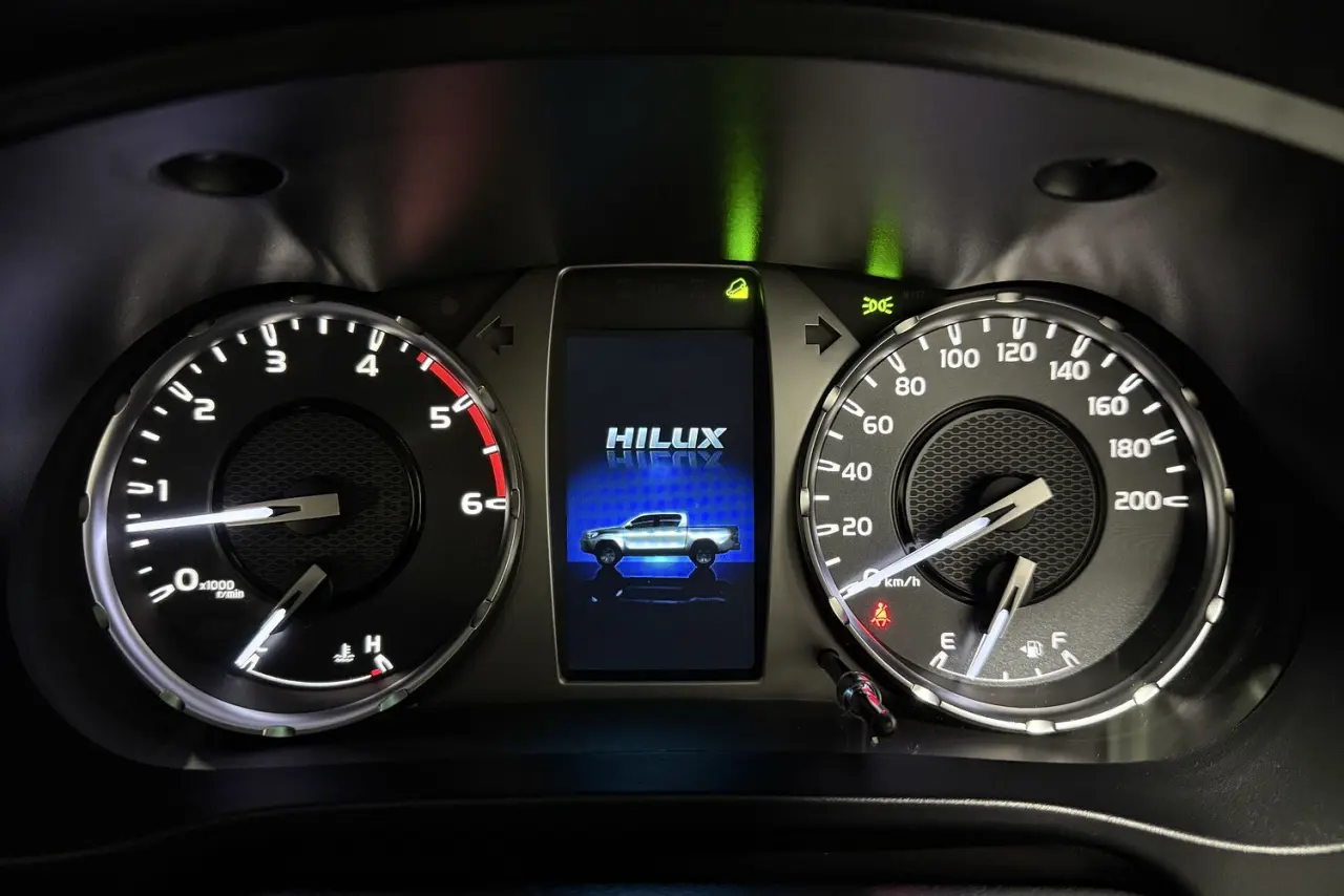 2025 Toyota Hilux Gallery Image 16
