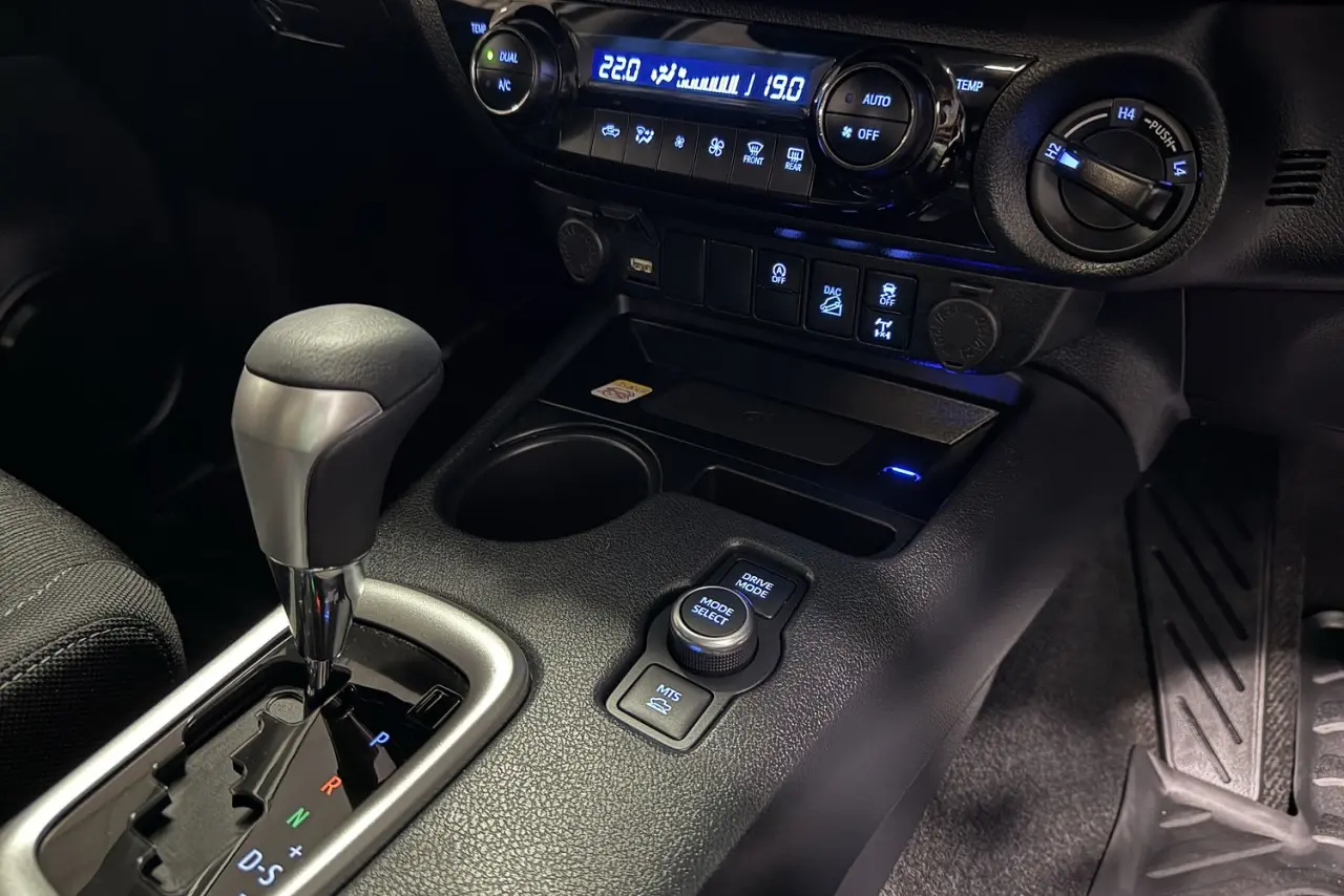 2025 Toyota Hilux Gallery Image 19