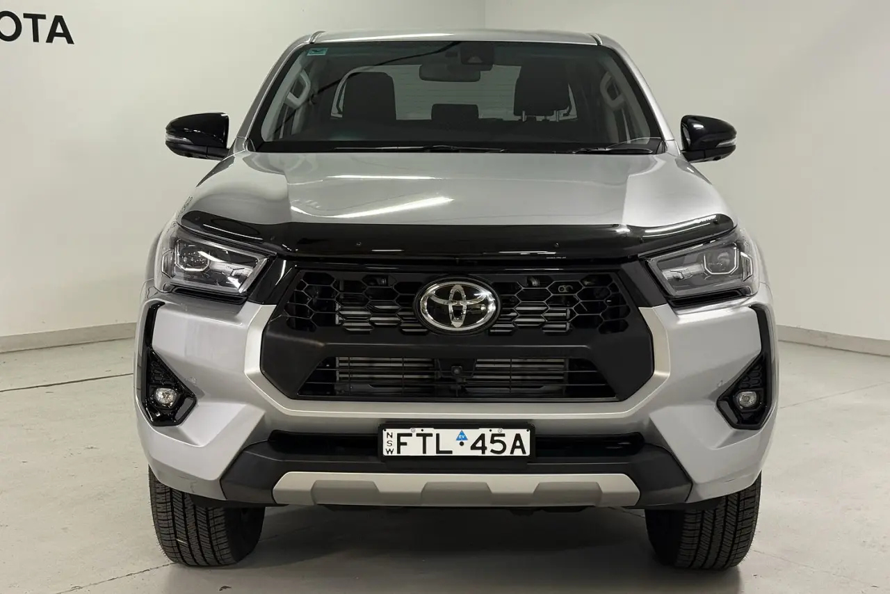 2025 Toyota Hilux Gallery Image 2