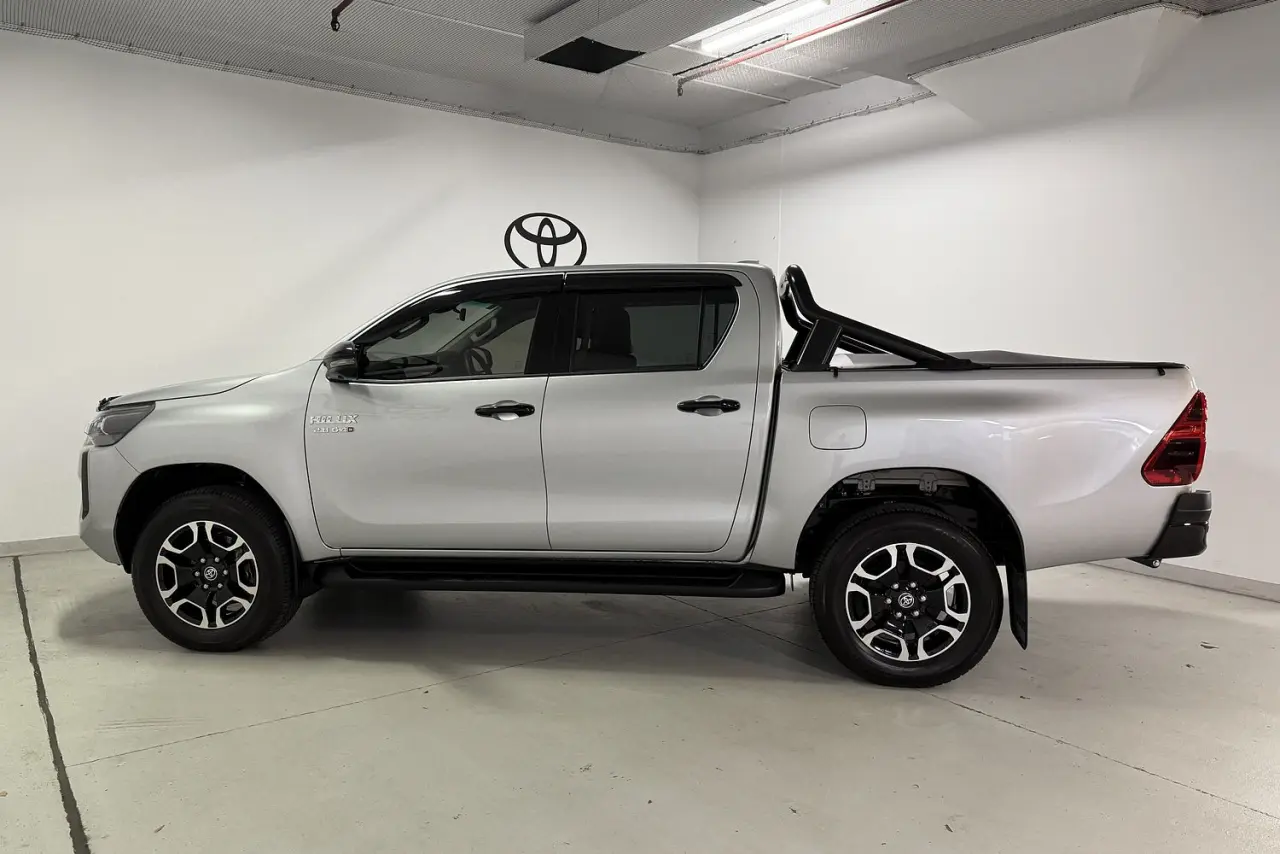 2025 Toyota Hilux Gallery Image 6