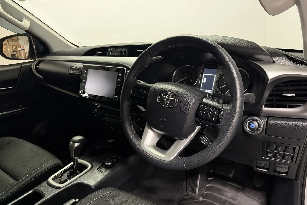 2025 Toyota Hilux Gallery Image 8